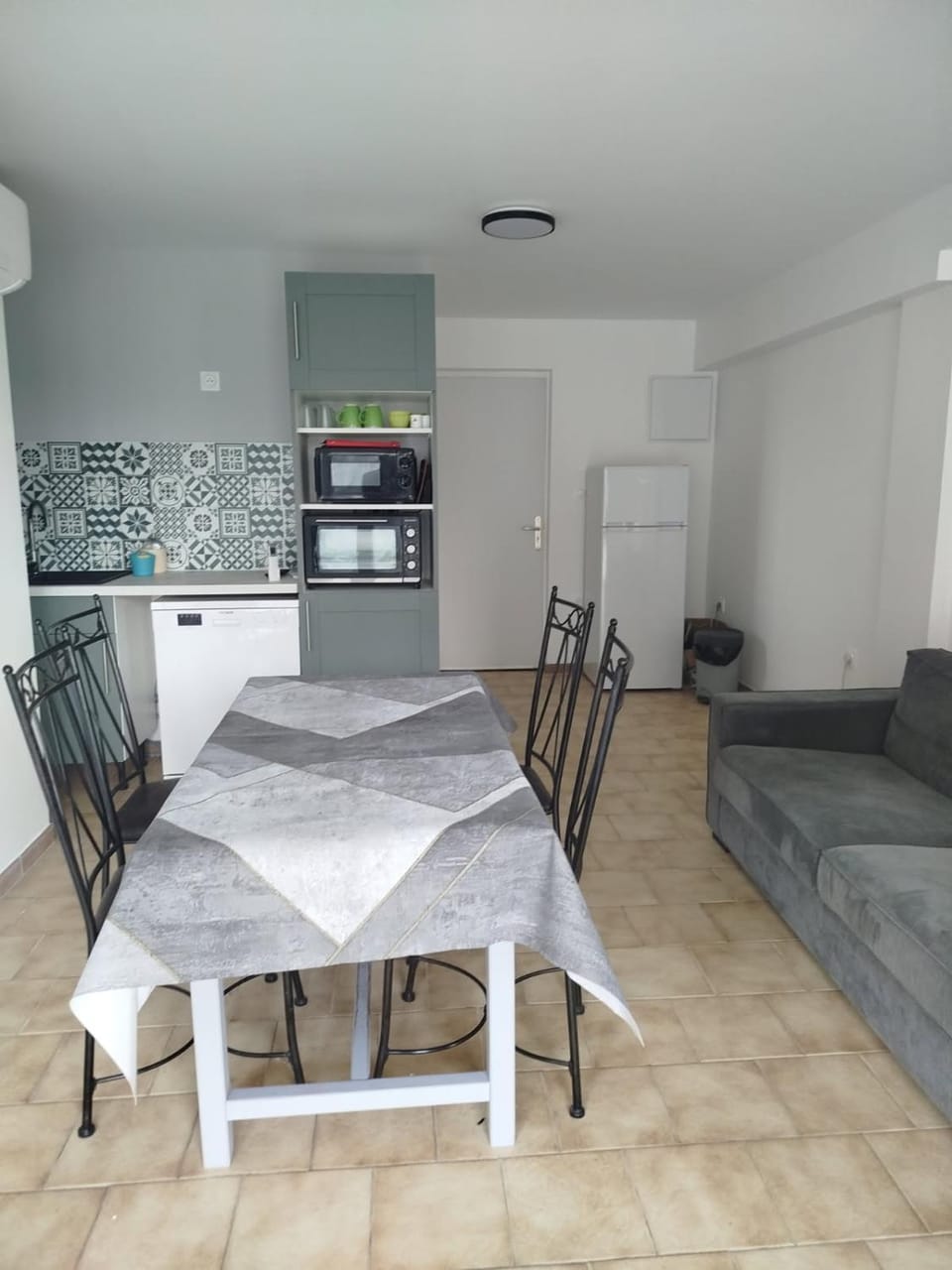 Kitchen or kitchenette, Living room, Dining area, oven, stove