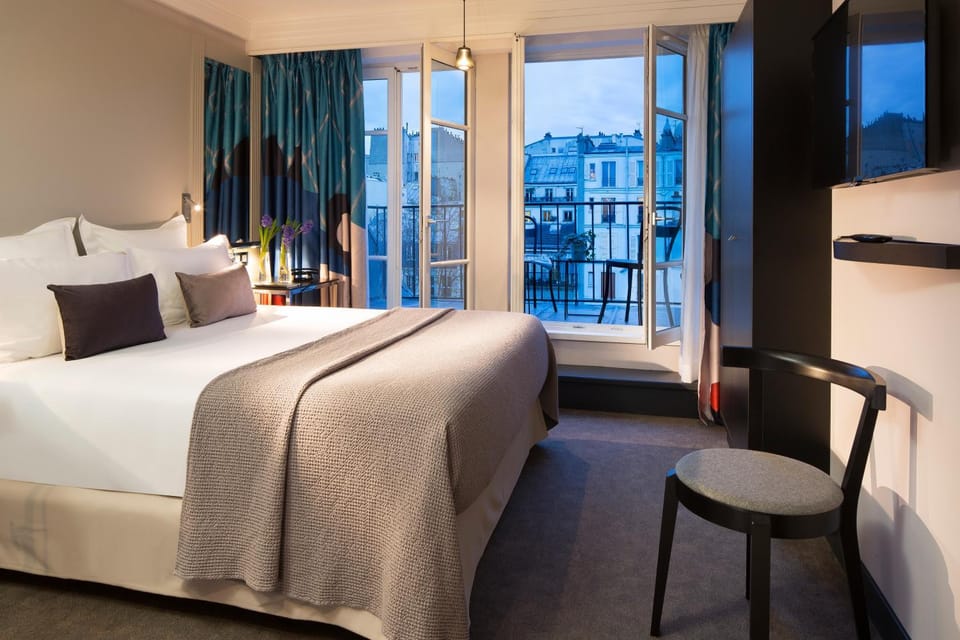 Patio, Bed, Photo of the whole room, Decorative detail, Bedroom