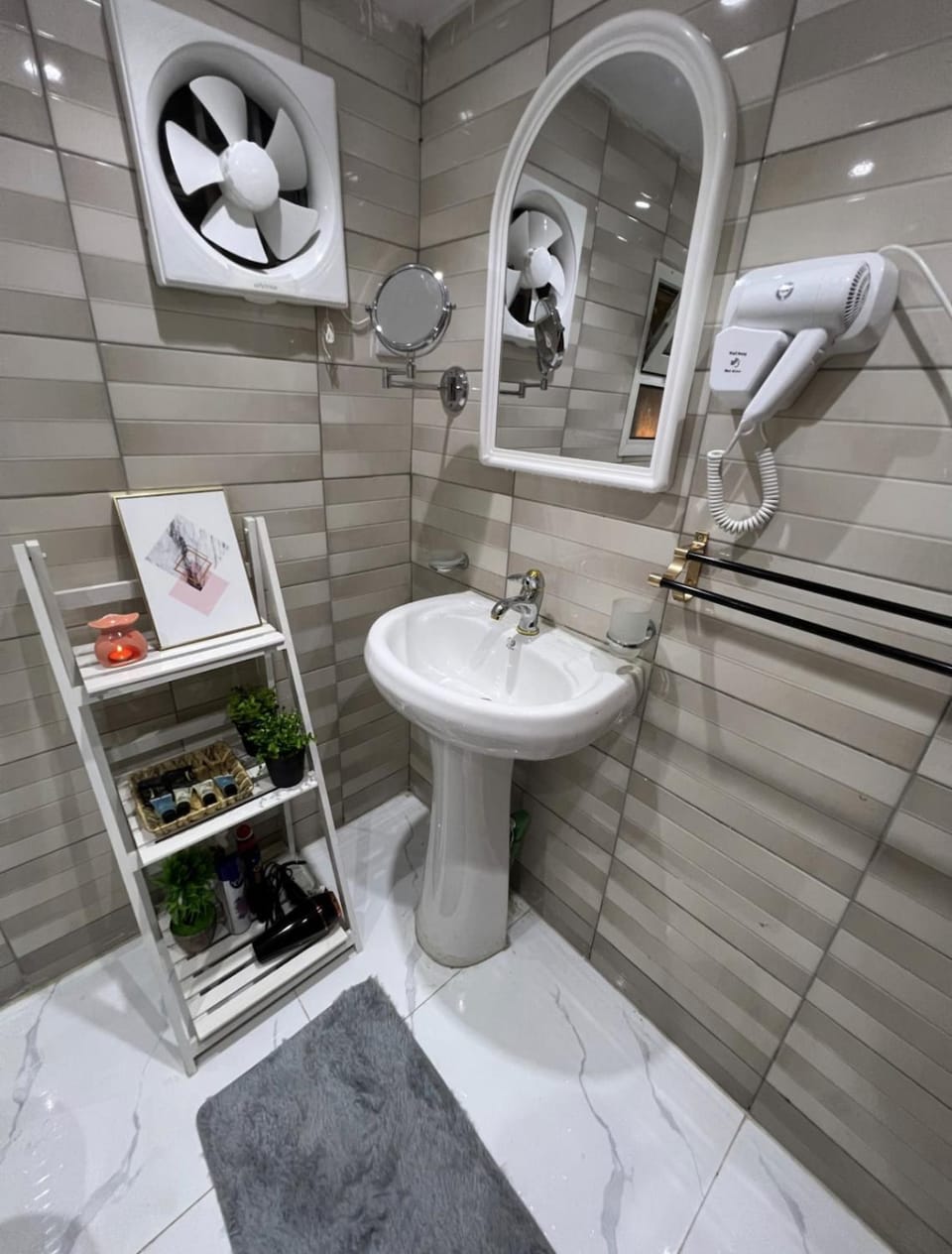 Toilet, Bathroom, hair dryier