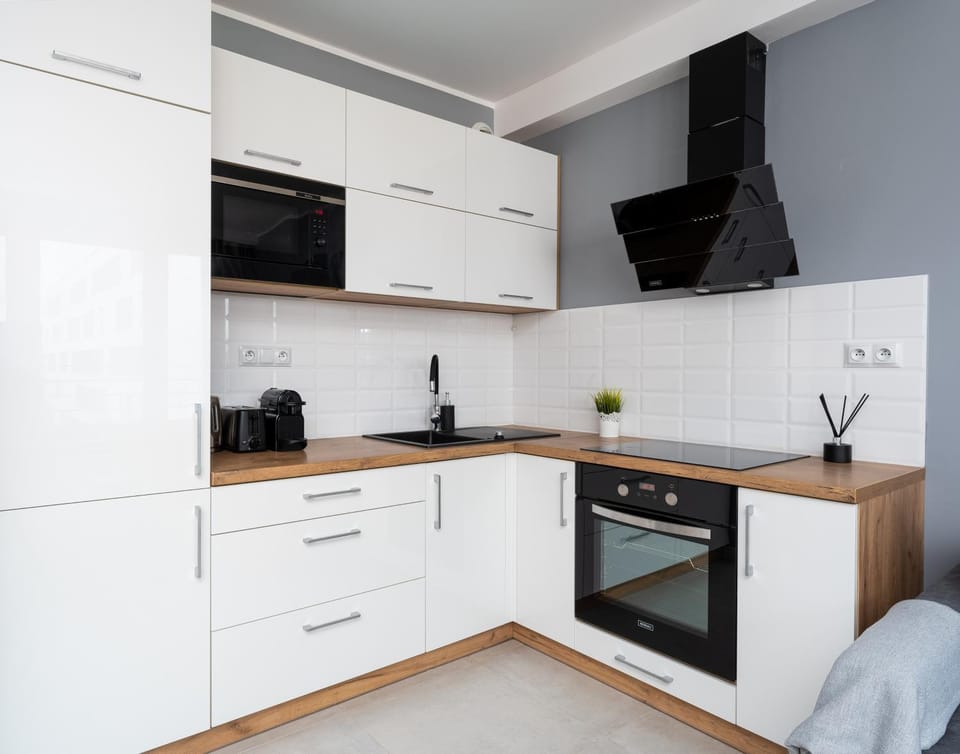 Kitchen or kitchenette, oven, stove