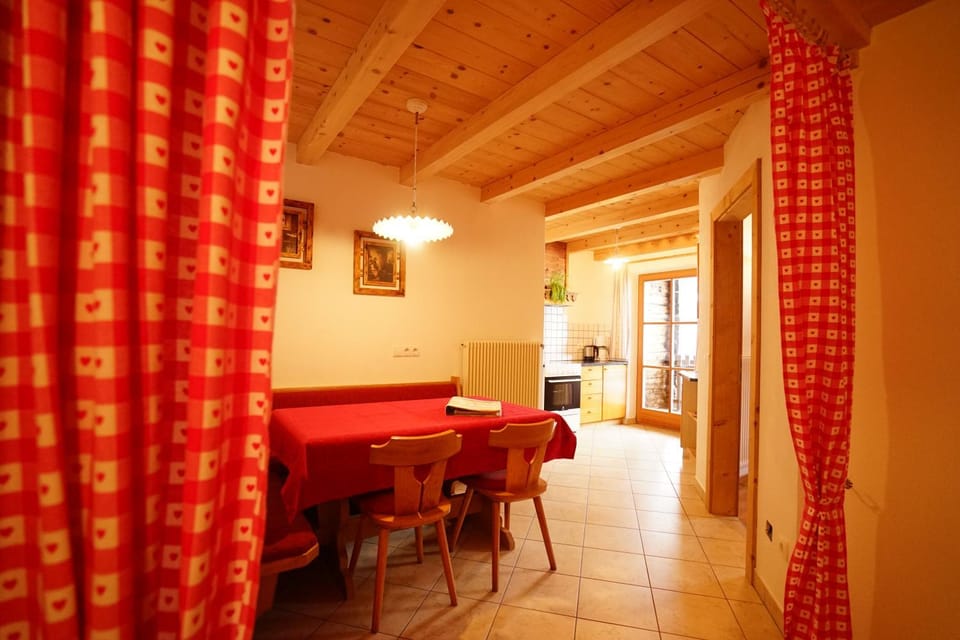 TV and multimedia, Balcony/Terrace, Kitchen or kitchenette, Living room, Seating area, Dining area