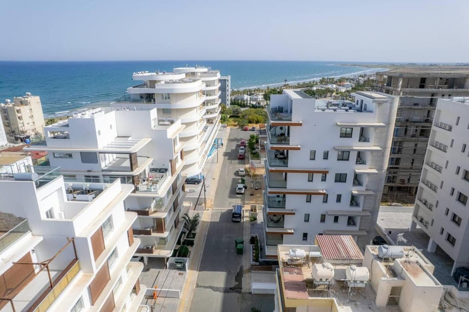 Property building, Neighbourhood, Sea view, Street view