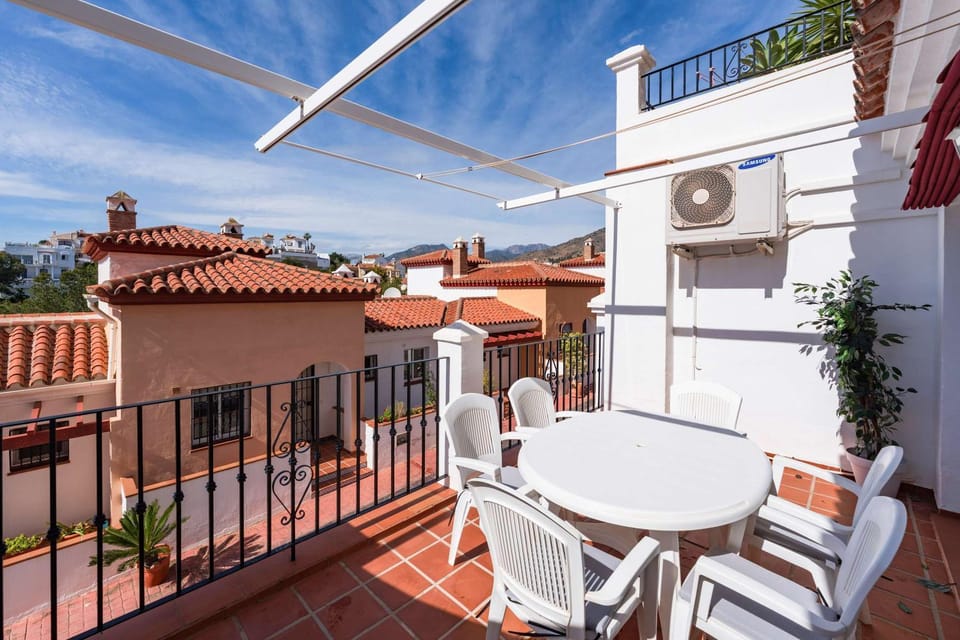 Aljamar 7b Burriana Beach Apartment in Nerja