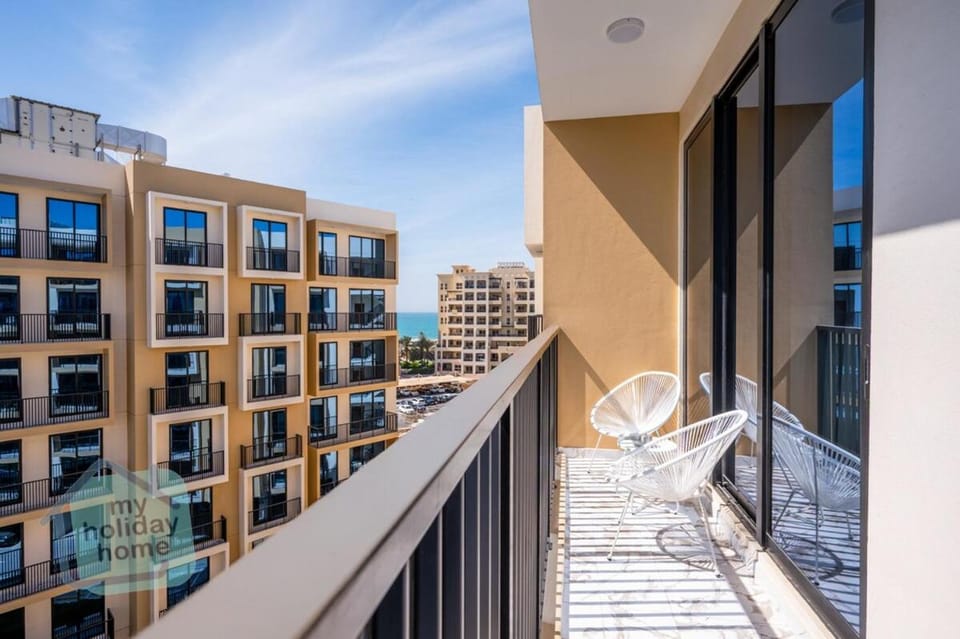 Private Beach 1BR-Yacht Club-WorkSpace-Pool-Gym Apartment in Ras al Khaimah