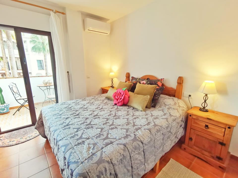 View (from property/room), Balcony/Terrace, Bedroom, Mountain view, Sea view