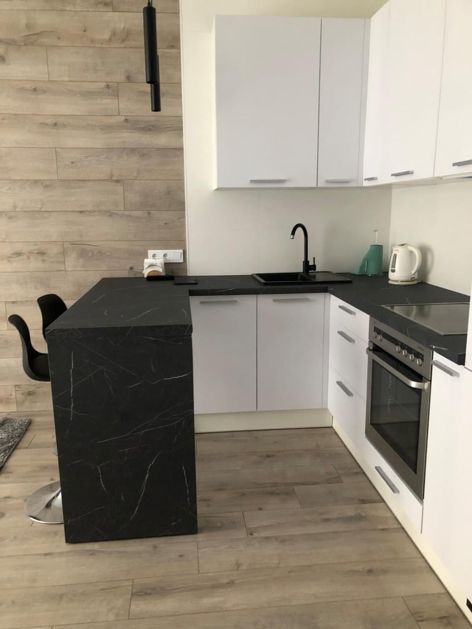 Coffee/tea facilities, Dining area, stove