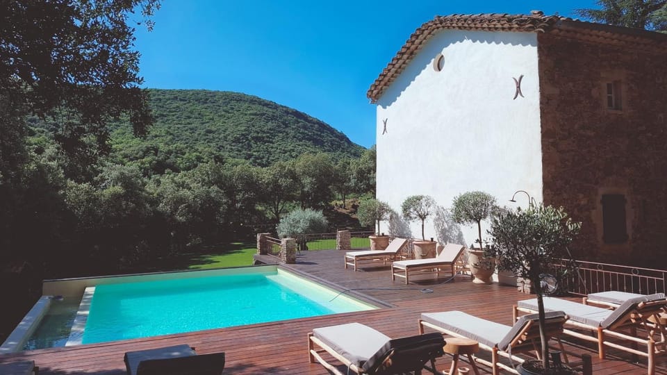 Mas La Solarie - Piscine & Rivière Privée - Cévennes House in Occitanie