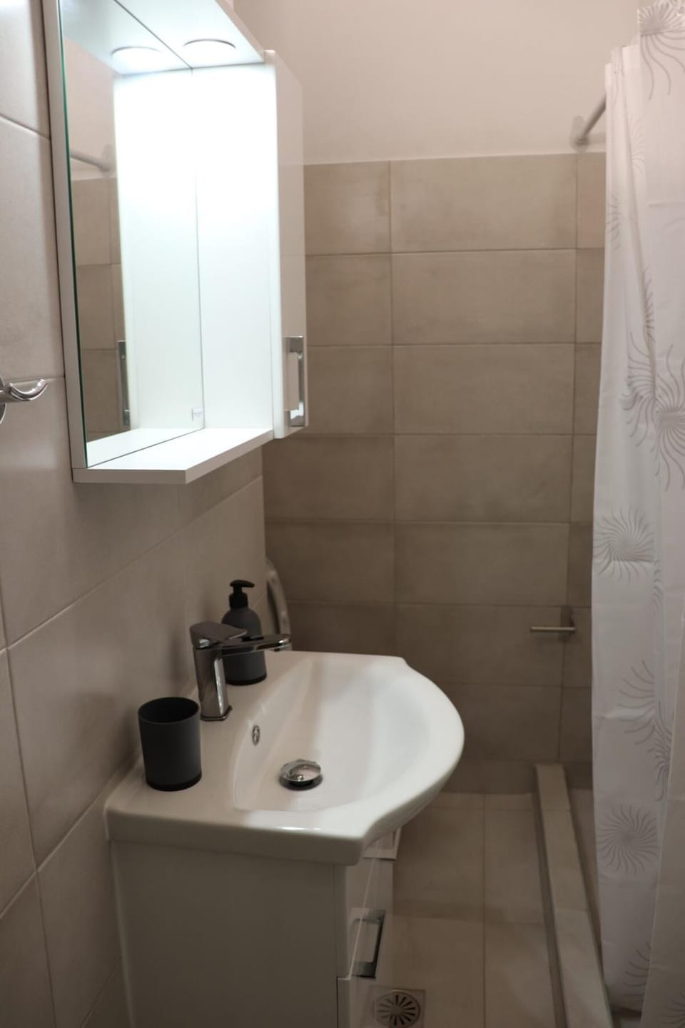 Cozy Mirror Apartment Apartment in Athens