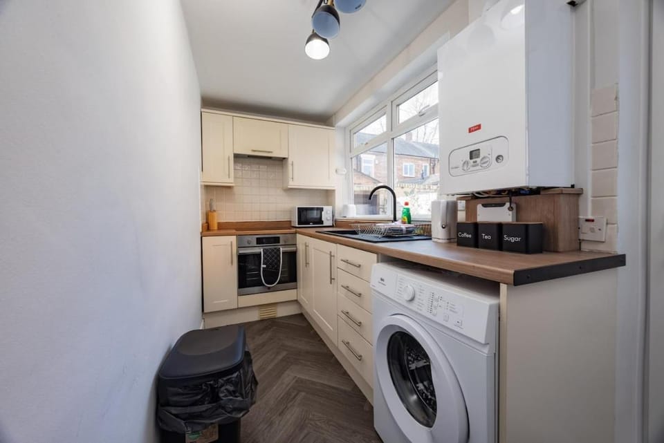 Modern & Cozy 2BR Stay in Darlington House in Darlington