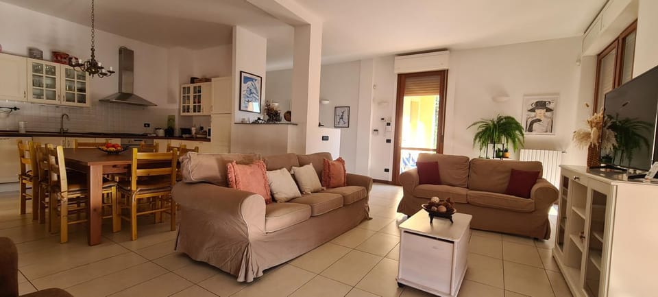 Villa gli Ulivi - Calafate Lake & Mountain View Villa in Province of Lecco