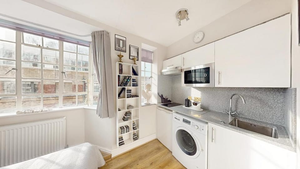 Chelsea Executive Cloisters 571 Apartment in City of Westminster