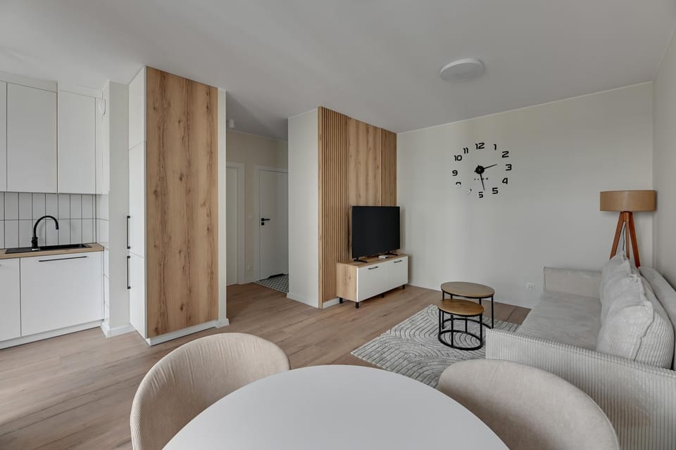 Communal lounge/ TV room, TV and multimedia, Living room, Seating area, Evening entertainment