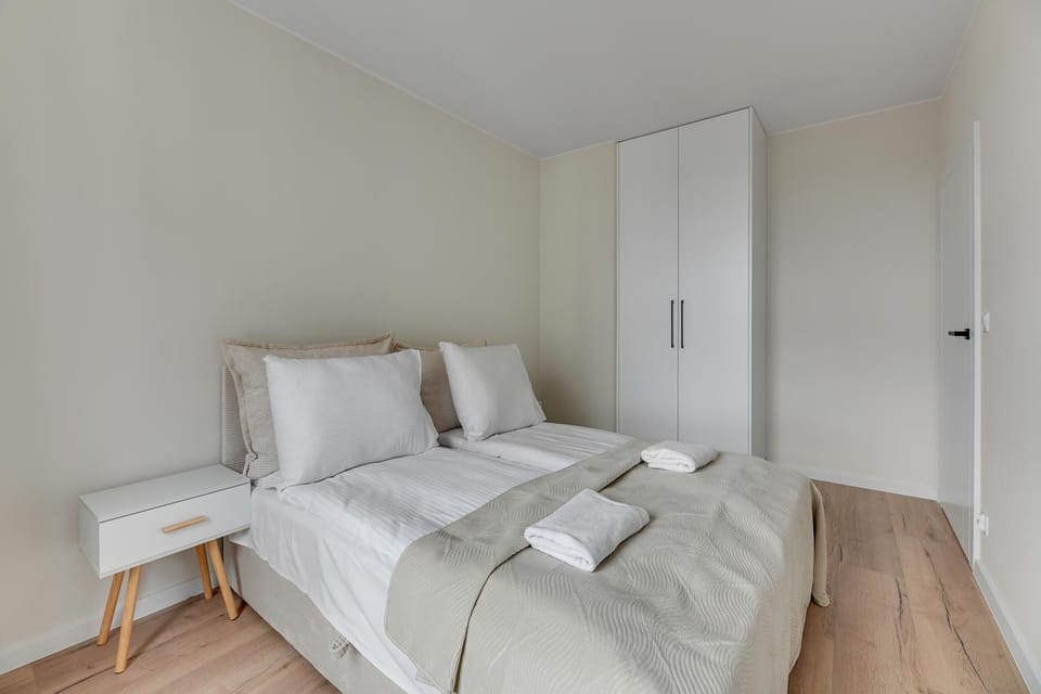 Bed, Bedroom, towels, wardrobe