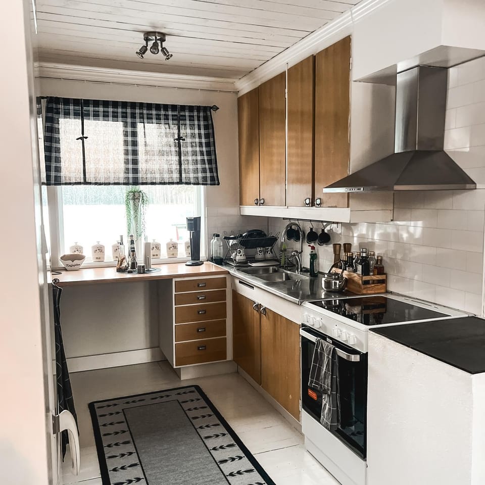 Kitchen or kitchenette, oven, stove