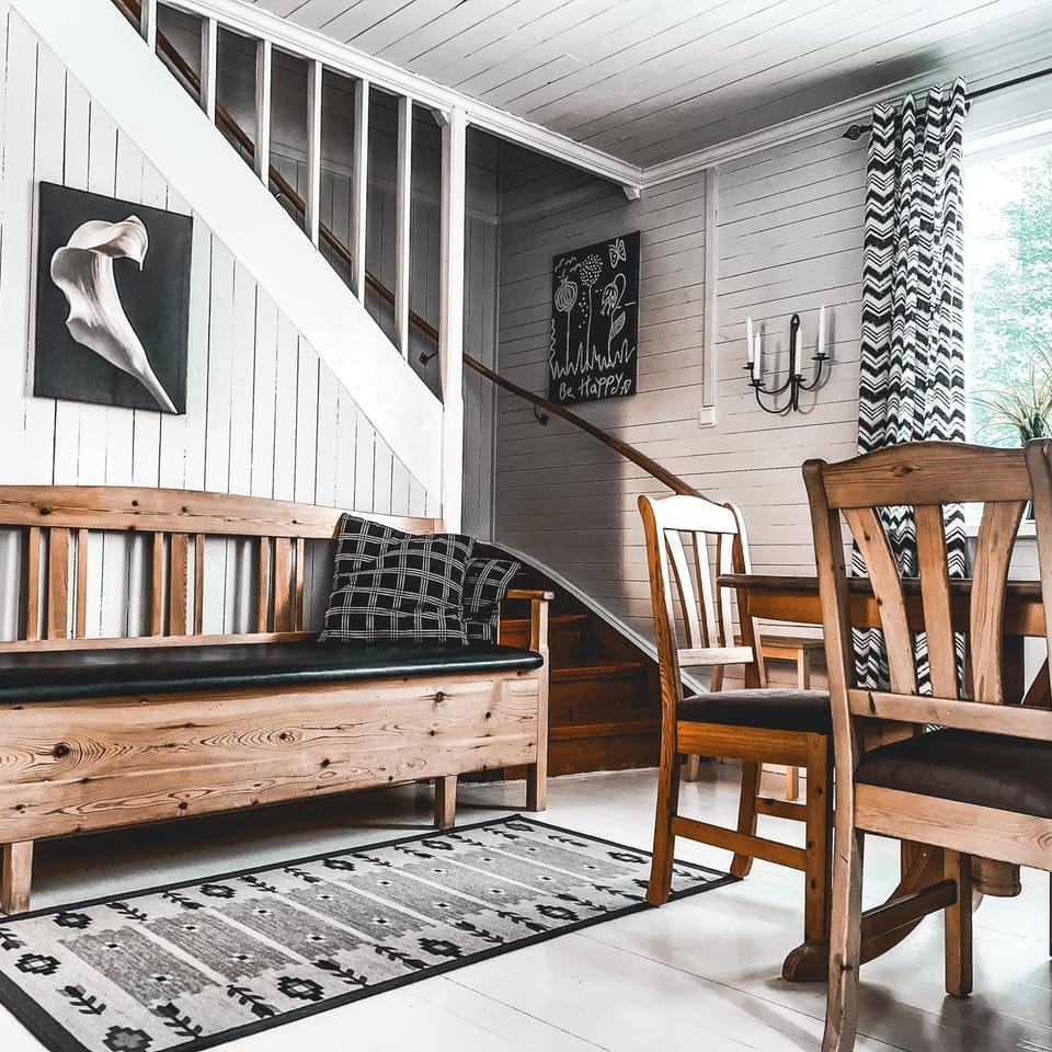Seating area, Dining area