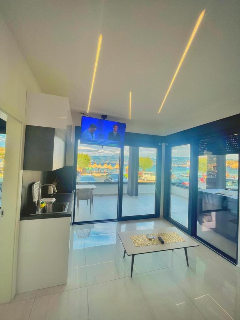 TV and multimedia, Kitchen or kitchenette