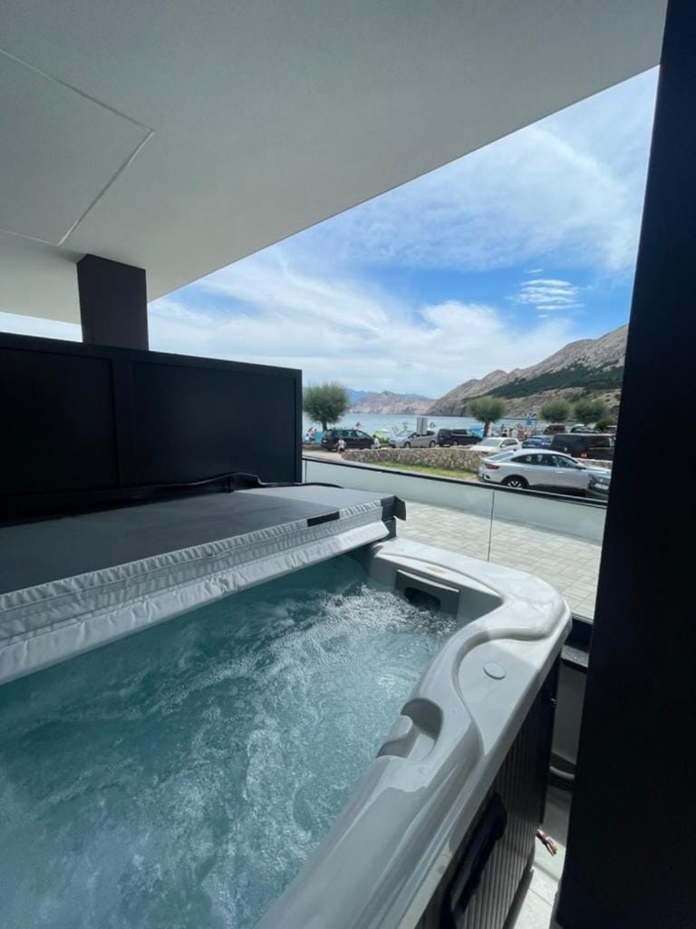 Day, Natural landscape, Hot Tub