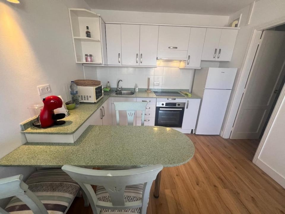 Kitchen or kitchenette, Dining area, oven, stove, toaster