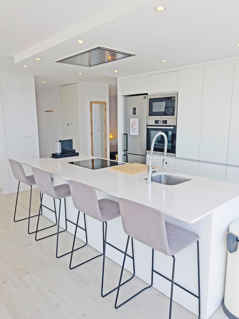 Kitchen or kitchenette, Dining area, minibar, stove
