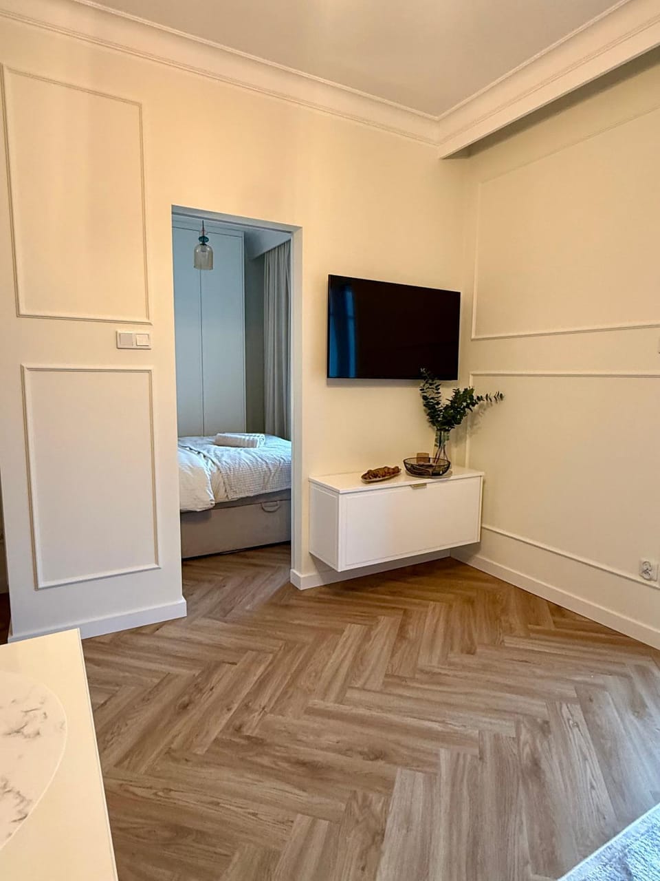 Communal lounge/ TV room, Bed, TV and multimedia, Living room, Photo of the whole room, Seating area, Bedroom