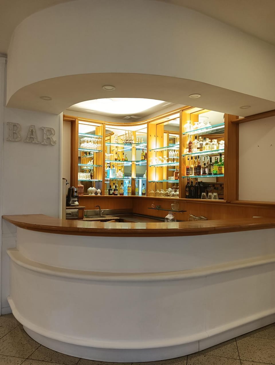 Lounge or bar, Food and drinks