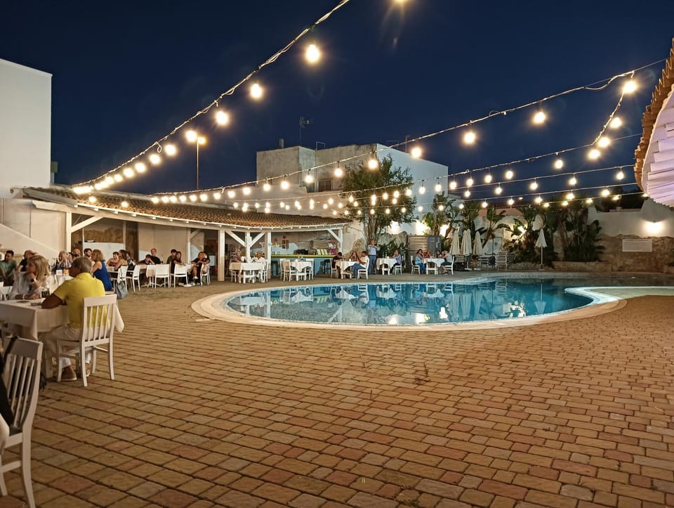 Restaurant/places to eat, Night, People, Banquet/Function facilities, Pool view, Swimming pool, group of guests