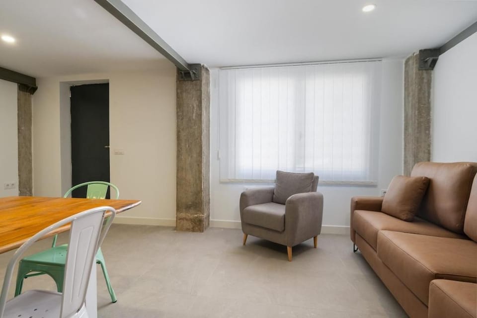 Buhaira suites, free parking and subway Apartment in Seville