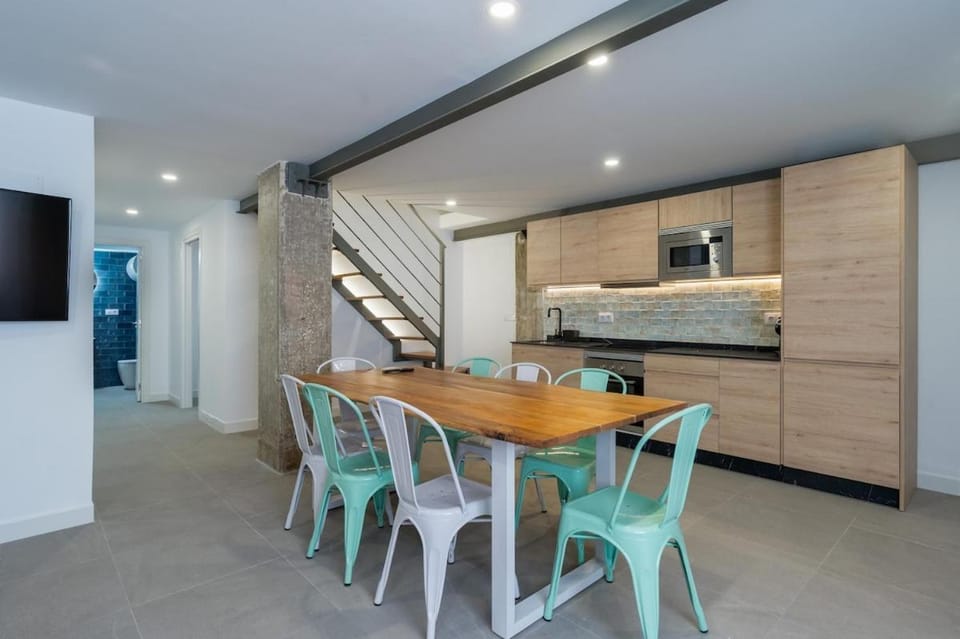 Buhaira suites, free parking and subway Apartment in Seville