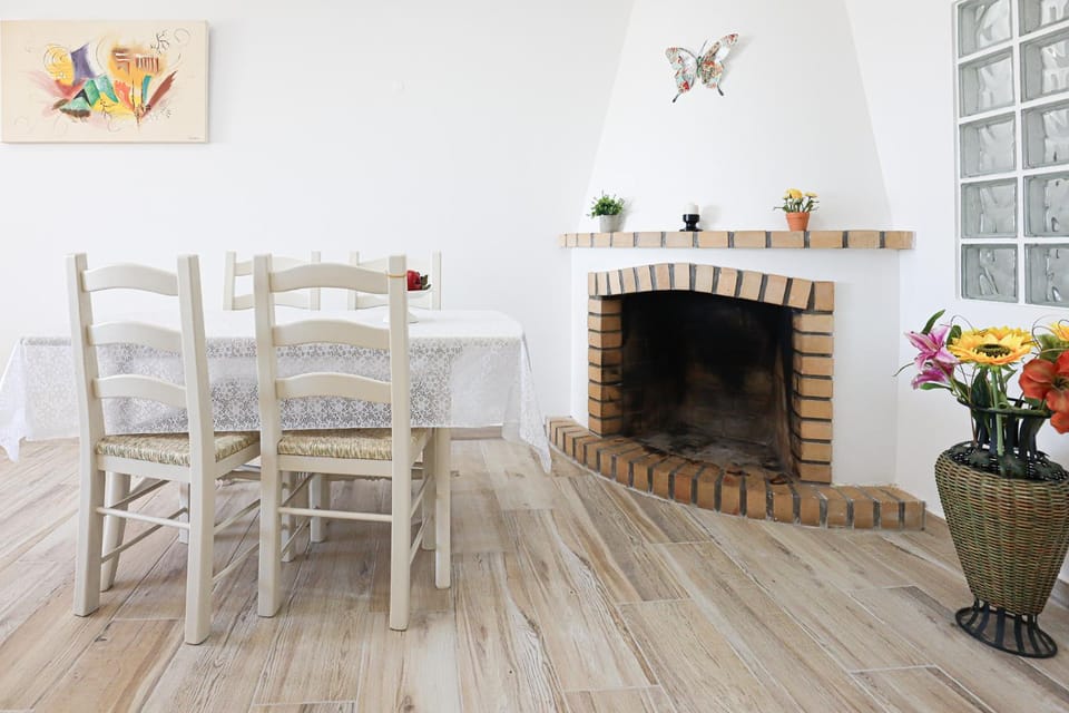 Seating area, Dining area