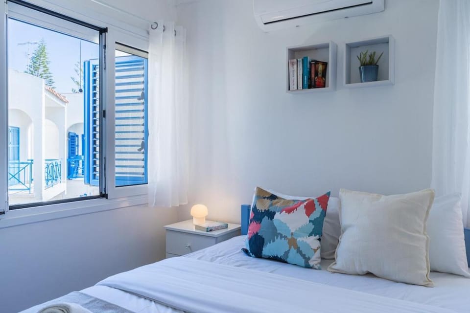 Bed, View (from property/room), Photo of the whole room, Bedroom, towels, air conditioner