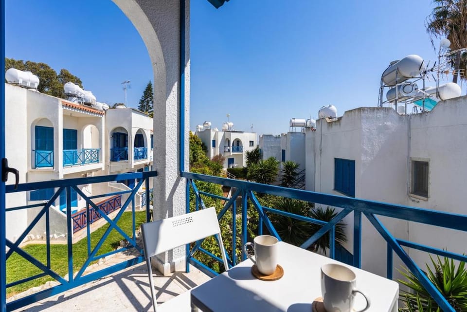 View (from property/room), Balcony/Terrace, Seating area, Dining area, Garden view