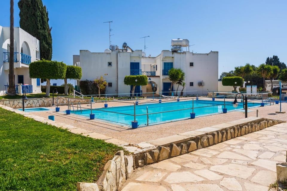 Property building, Day, Natural landscape, Swimming pool