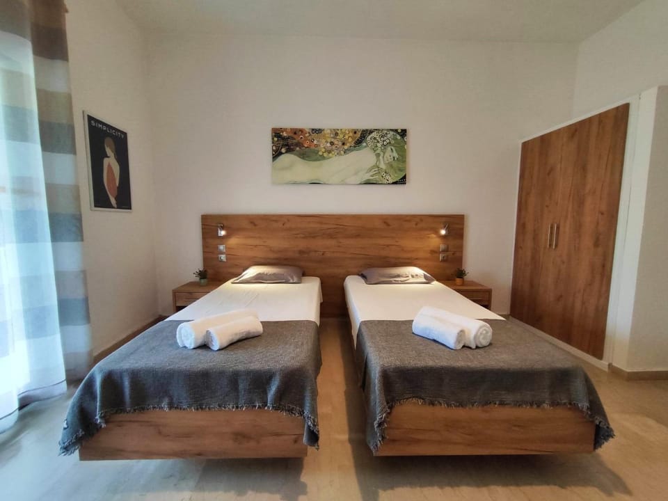 Bed, Bedroom, towels, wardrobe