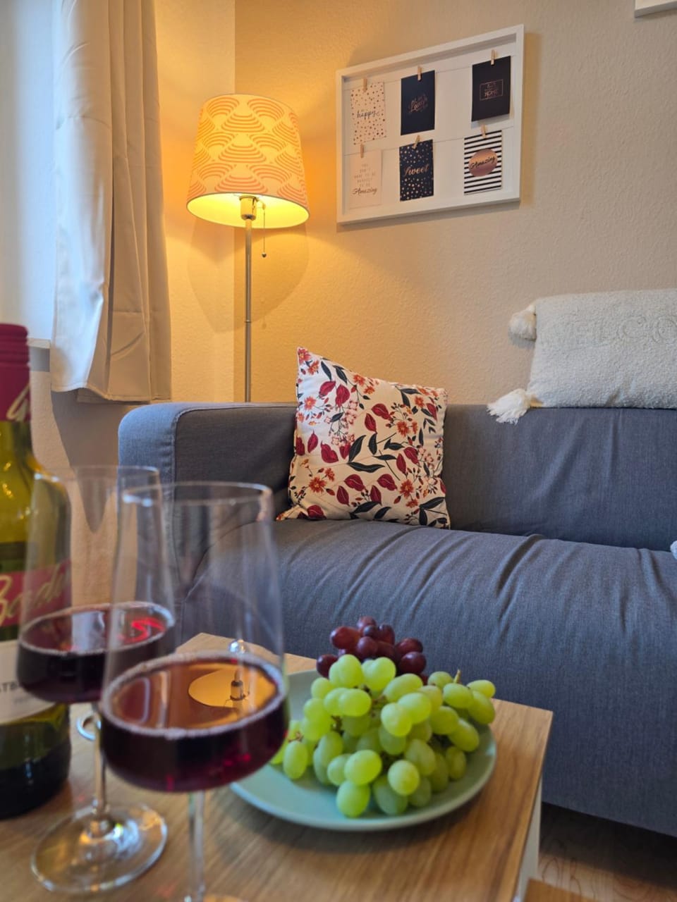 Living room, Photo of the whole room, Seating area