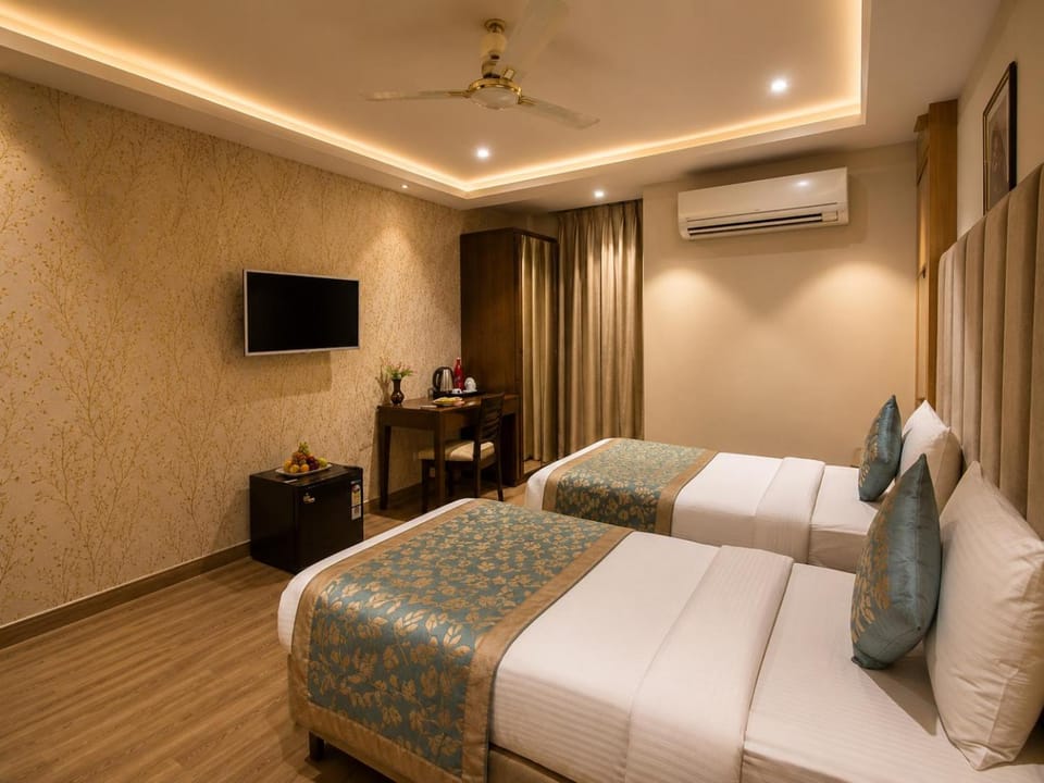 Bed, TV and multimedia, Photo of the whole room, Bedroom, air conditioner