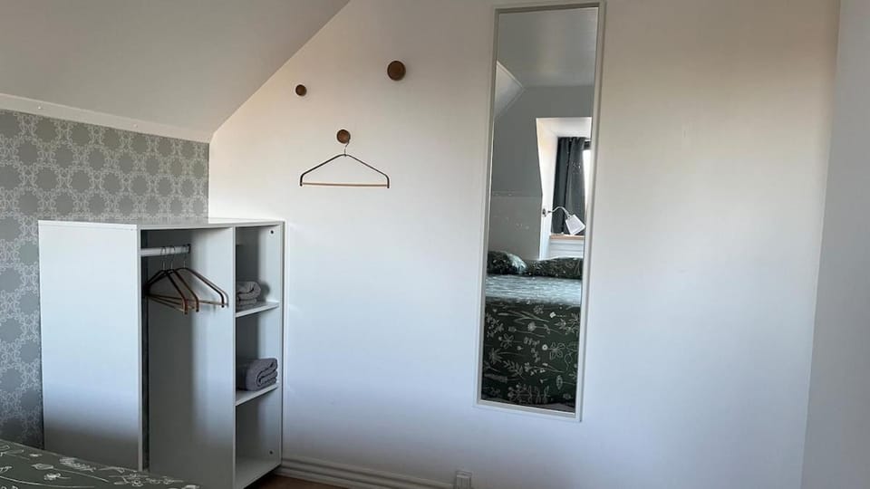 Bedroom, wardrobe
