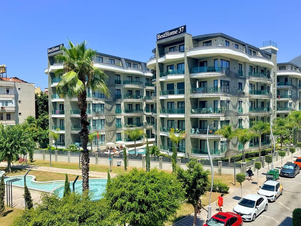Property building, Neighbourhood, Location