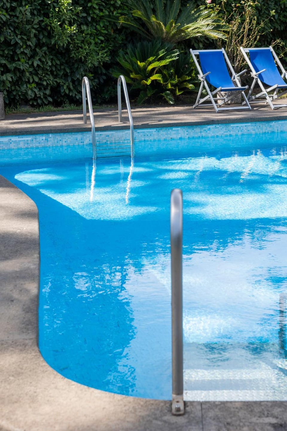 Pool view, Swimming pool, sunbed