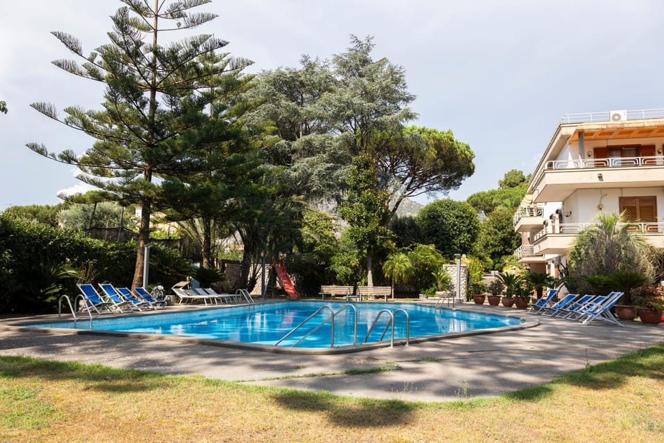Property building, Spring, Day, Natural landscape, Garden, Garden view, Pool view, Swimming pool, Swimming pool, sunbed