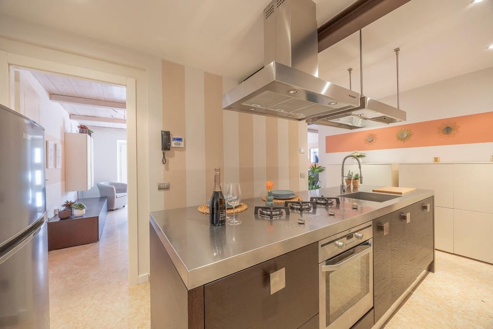 Kitchen or kitchenette, Dining area, pet friendly