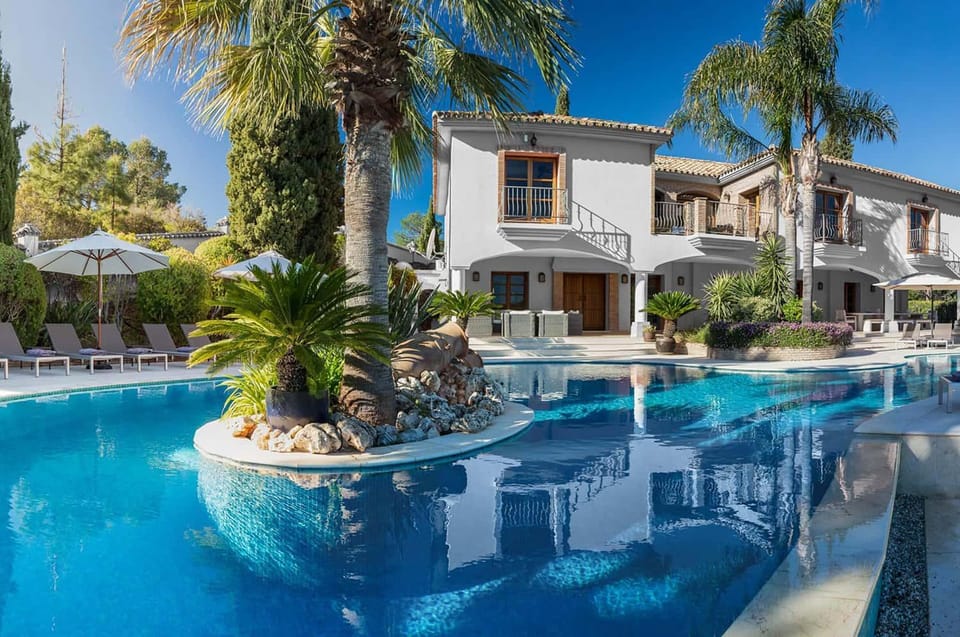 Property building, Patio, Day, Garden, Garden view, Pool view, Swimming pool, sunbed