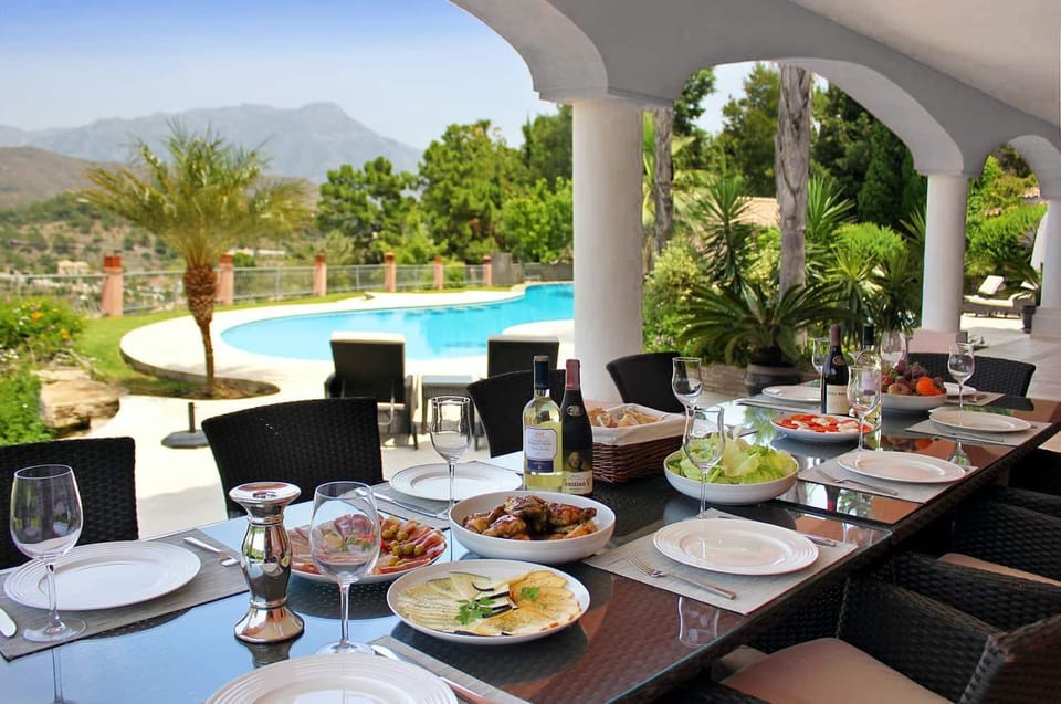 Patio, Day, Natural landscape, Garden, Food and drinks, Dining area, Food, Garden view, Mountain view, Pool view, Swimming pool, Breakfast, Continental breakfast, Lunch, Dinner, Drinks, Alcoholic drinks