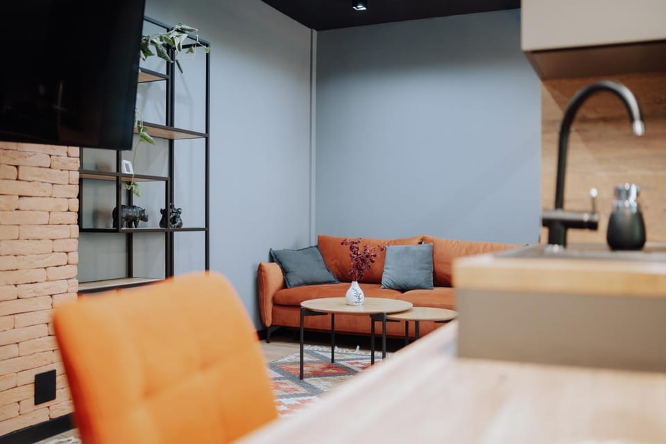 TV and multimedia, Coffee/tea facilities, Kitchen or kitchenette, Living room, Seating area