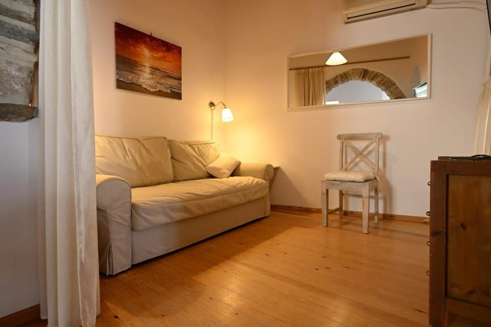 Jolandas Castle House Apartment in Naxos