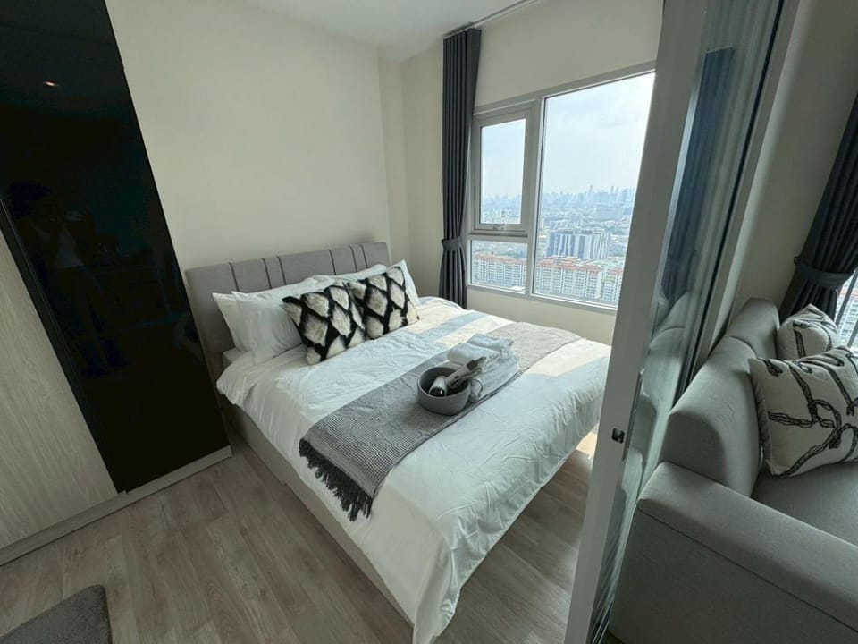High Floor Luxury Studio with Great Views Apartment in Bangkok
