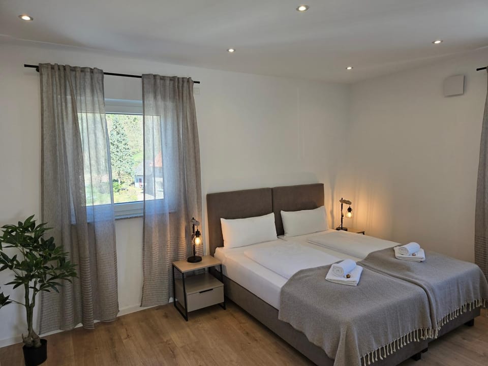 Bed, Photo of the whole room, Bedroom, towels
