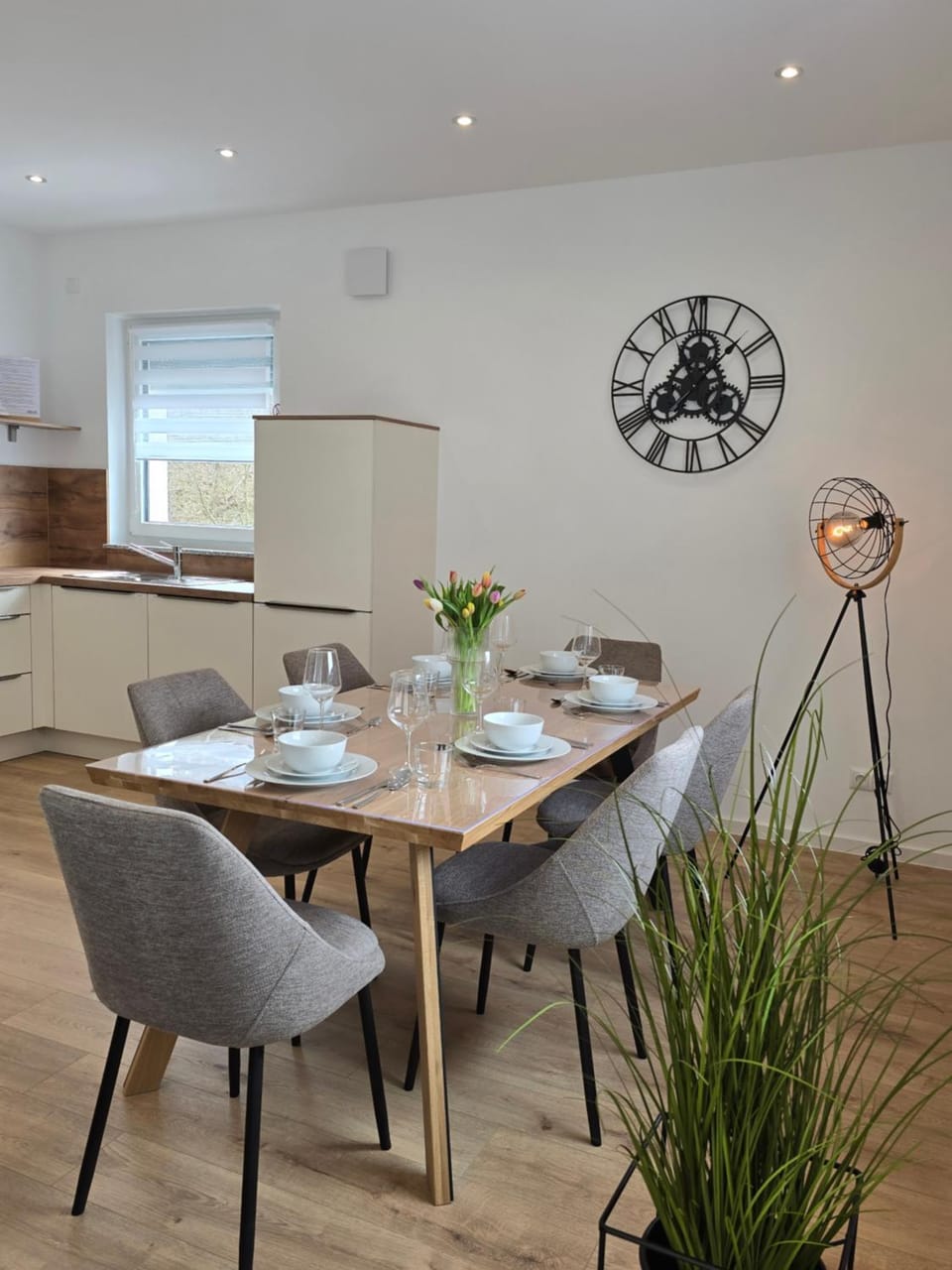 Kitchen or kitchenette, Living room, Seating area, Dining area
