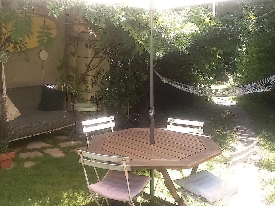 Garden, Dining area