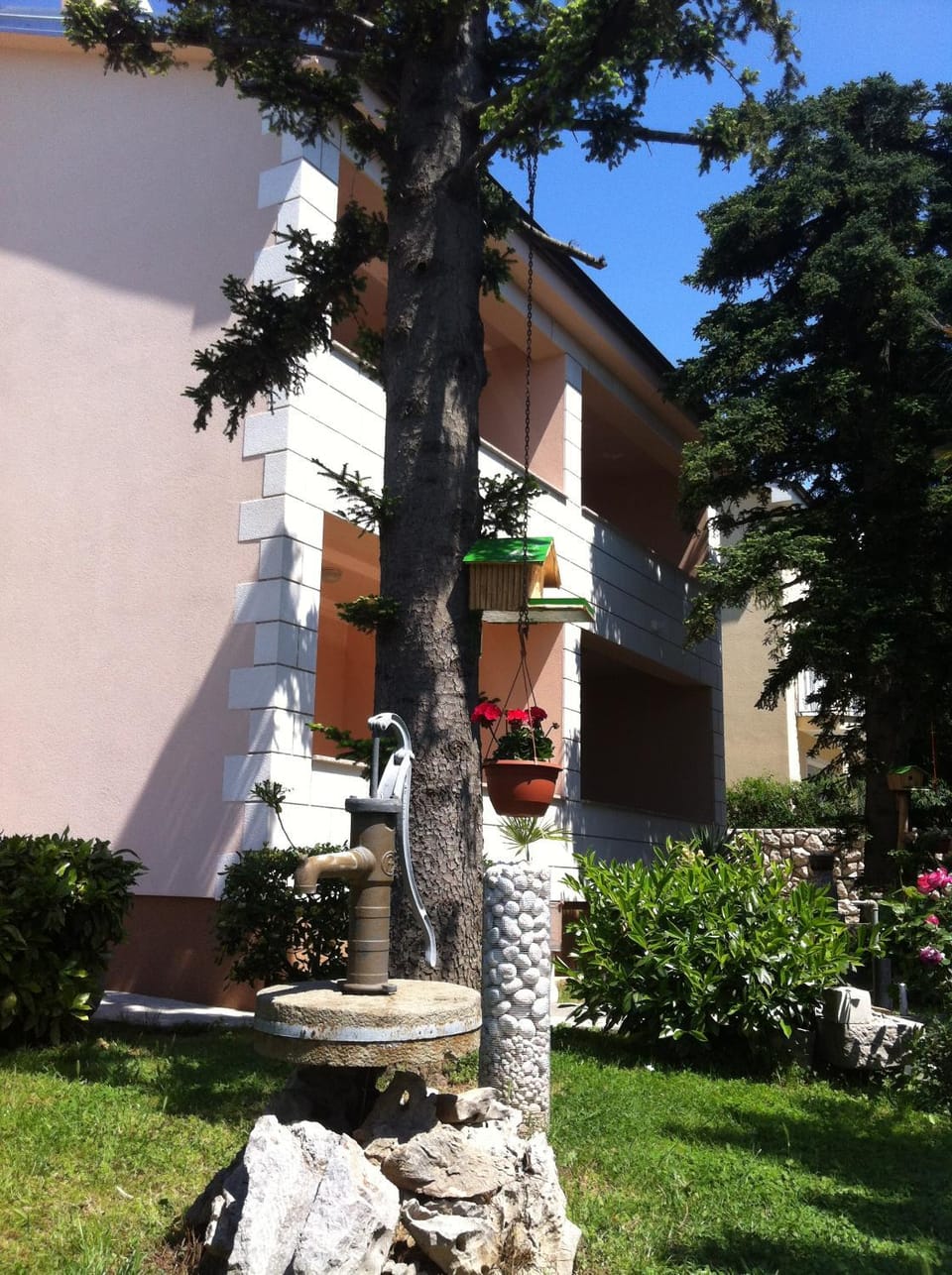 Property building, Facade/entrance, Summer, Garden