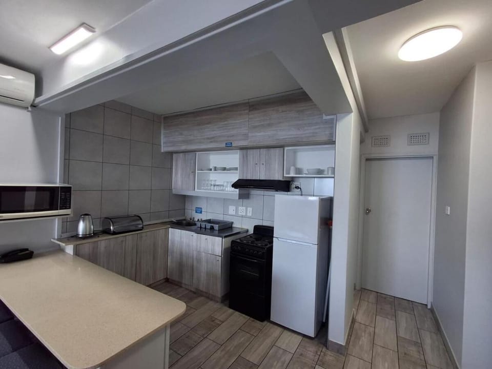 Durban Beach Front, Six Sleeper, 1 Bedroom Apartment with Sea View Apartment in Durban